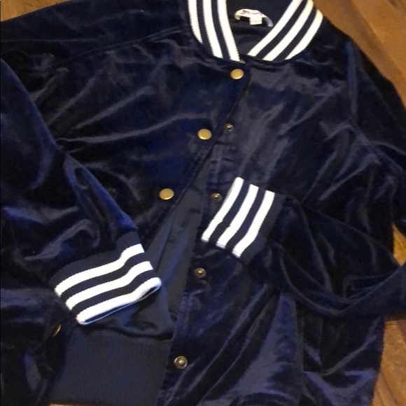 Honey Punch Navy Blue Velvet Bomber Jacket 🌟 - Picture 5 of 7